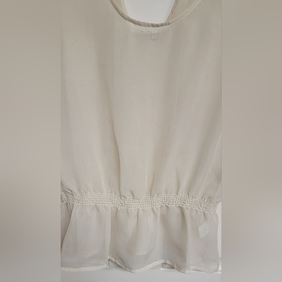 Women's Size Small,  Sleeveless 100% Lightweight Cream/Shear Polyester Top. ✨️✨️ - Picture 4 of 8